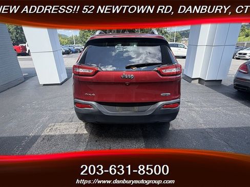 Used 2017 Jeep Cherokee Latitude w/ True North Edition AWD/4WD image 4