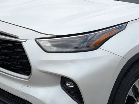 Used 2023 Toyota Highlander XLE AWD/4WD image 16