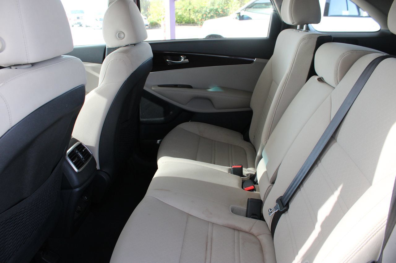 Used 2020 Kia Sorento LX FWD image 19