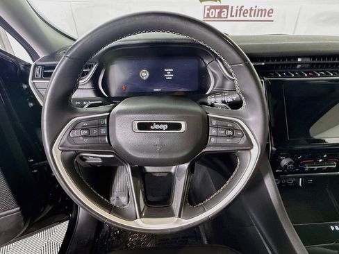 Used 2023 Jeep Grand Cherokee Laredo w/ Luxury Tech Group I AWD/4WD image 20