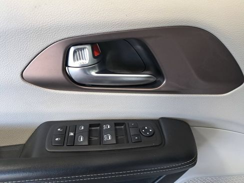 Used 2023 Chrysler Voyager LX FWD image 28