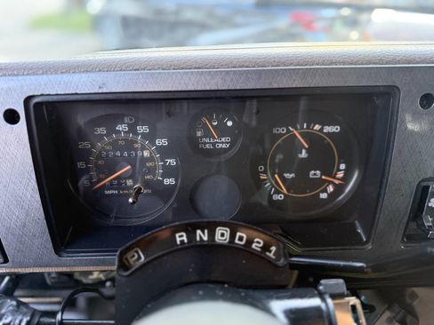 Used 1992 Chevrolet G20 image 16