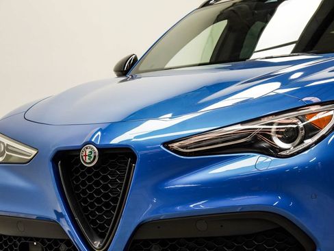 Used 2023 Alfa Romeo Stelvio Veloce image 2