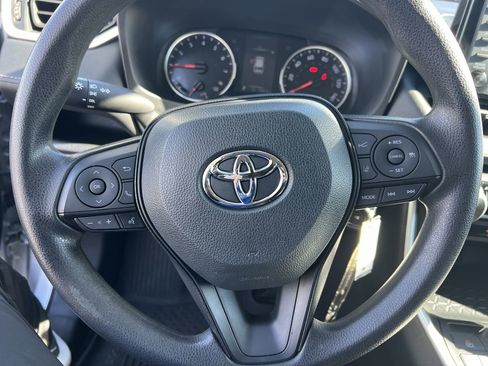 Used 2022 Toyota RAV4 LE image 18