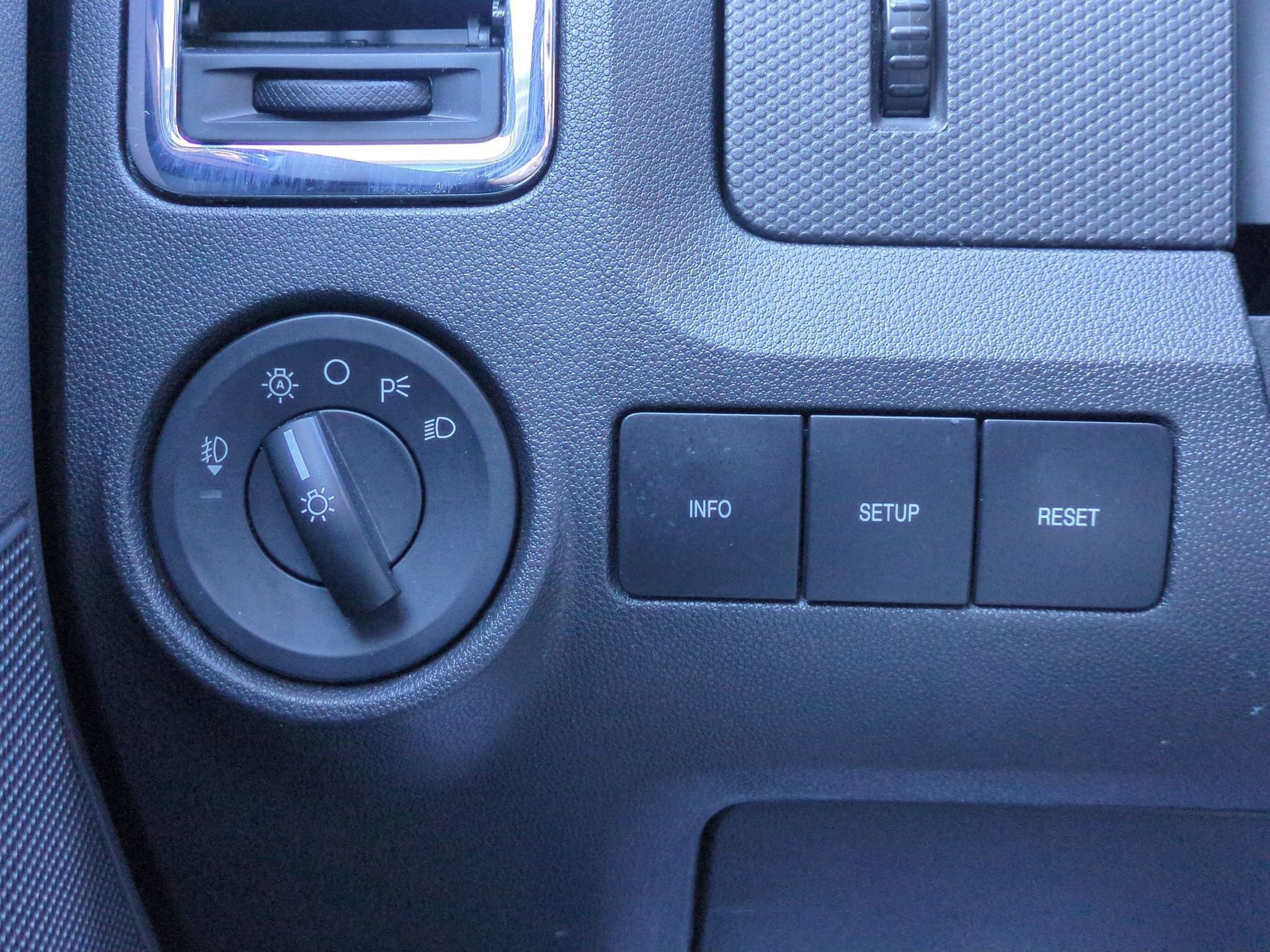 Used 2011 Ford Escape Limited w/ 302A Rapid Spec Order Code FWD image 14