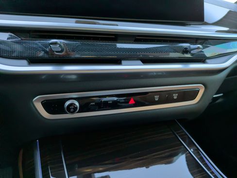 Used 2023 BMW X7 xDrive40i w/ Premium Package image 19