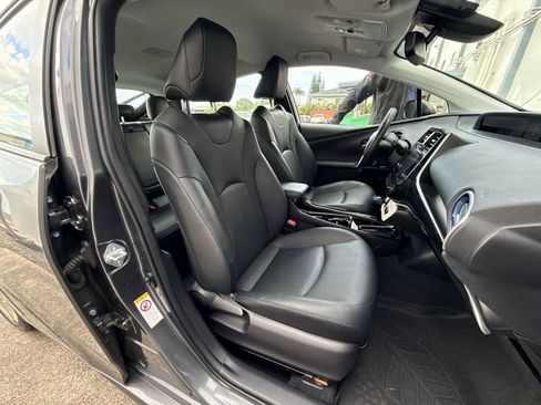 Used 2017 Toyota Prius Four Touring w/ Premium Convenience Package FWD image 24