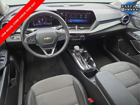 Used 2025 Chevrolet Trax LT w/ LT Convenience Package image 11