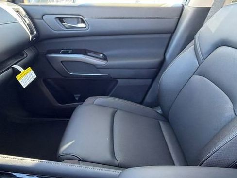 New 2026 Nissan Pathfinder SL w/ SL Premium Package image 23