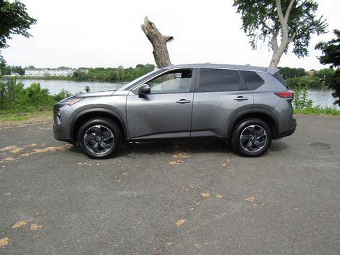 Used 2025 Nissan Rogue SV AWD/4WD image 3