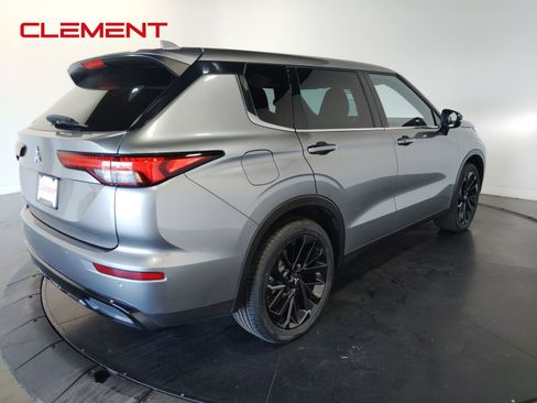 Used 2022 Mitsubishi Outlander SE image 6