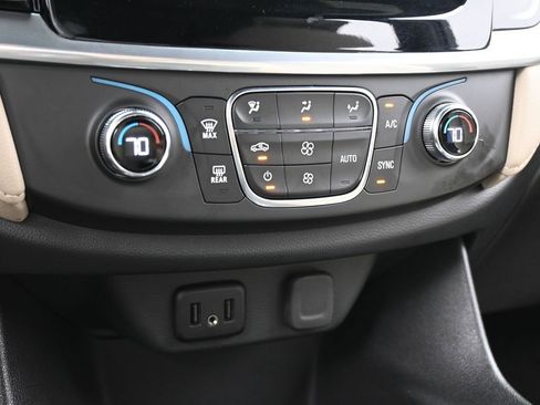 Used 2022 Chevrolet Traverse LS image 22