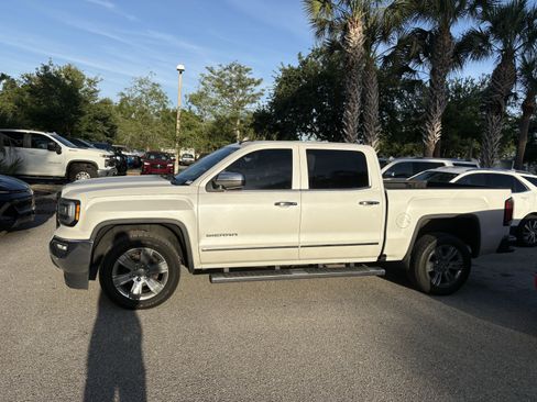Used 2018 GMC Sierra 1500 SLT w/ Enhanced Driver Alert Package image 4