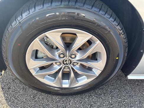 Used 2023 Toyota Sienna XLE image 4