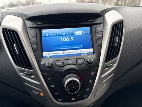 Used 2013 Hyundai Veloster image 23