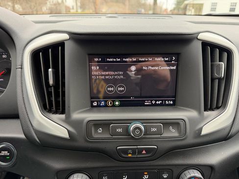 Used 2022 GMC Terrain SLE image 25