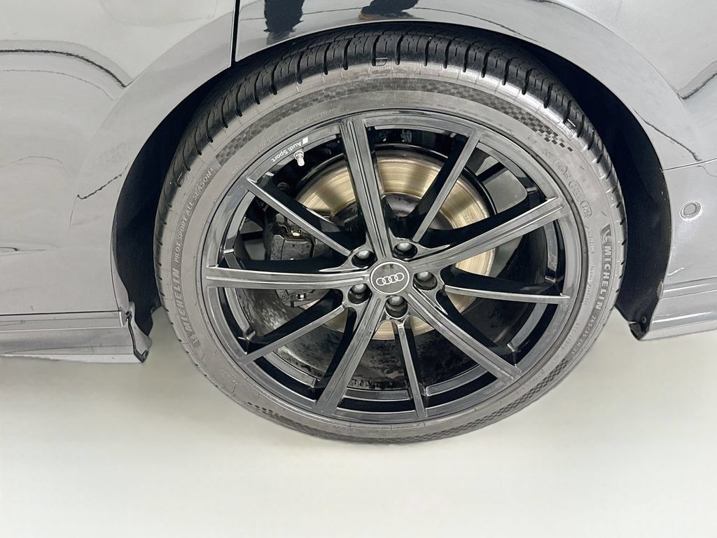 Used 2024 Audi S8 AWD/4WD image 30