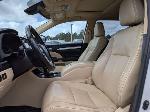 Used 2017 Toyota Highlander XLE image 13