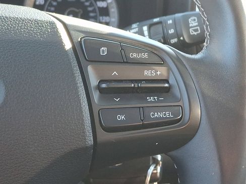 Used 2022 Hyundai Venue SEL image 22