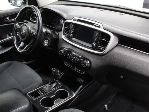 Used 2017 Kia Sorento LX w/ LX Convenience Package image 10