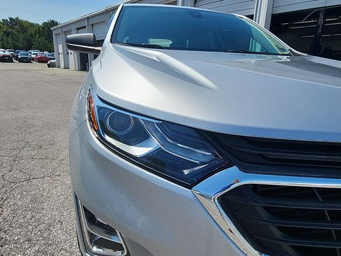 Used 2020 Chevrolet Equinox LS AWD/4WD image 9