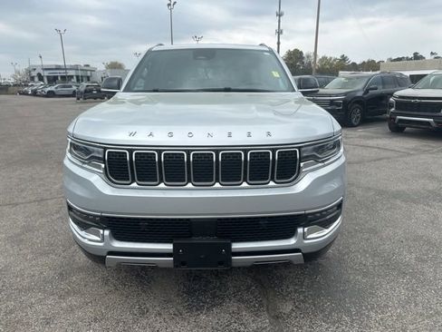 Used 2024 Jeep Wagoneer Series II w/ Flexible Seating Group image 8