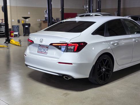 Used 2025 Honda Civic Sport image 11