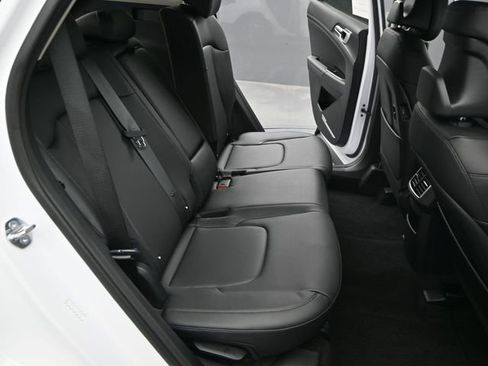 Used 2025 Kia Sportage EX image 14