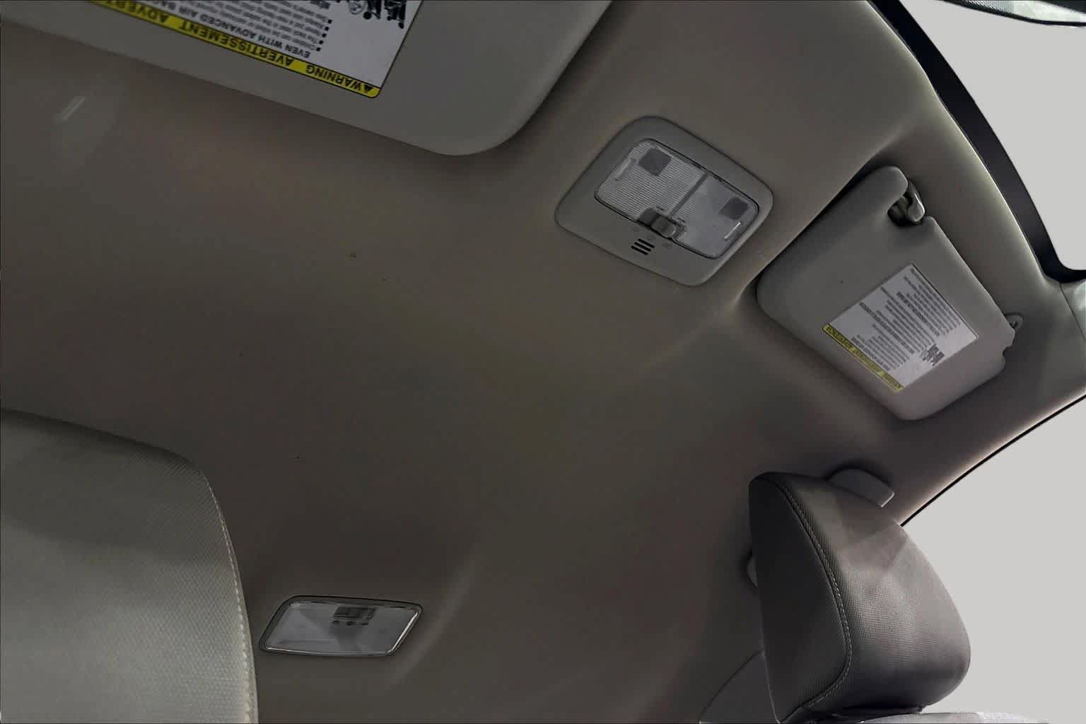 Used 2015 Toyota Corolla LE FWD image 13