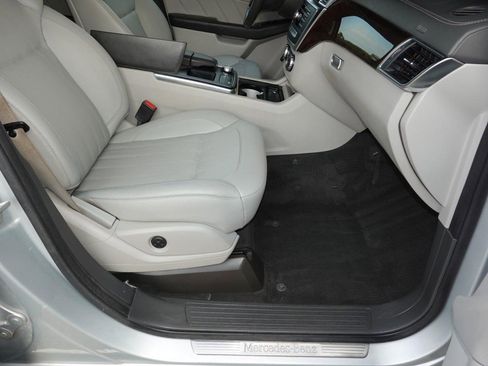 Used 2015 Mercedes-Benz GL 450 4MATIC 4dr GL 450 image 24