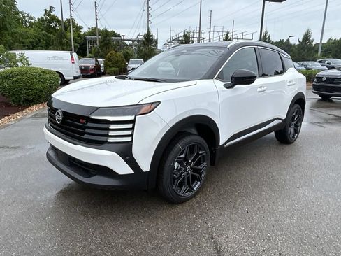 New 2026 Nissan Kicks SR FWD image 3