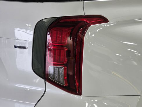 Used 2025 Hyundai Palisade Calligraphy image 13