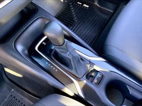 Used 2020 Toyota Corolla LE image 14