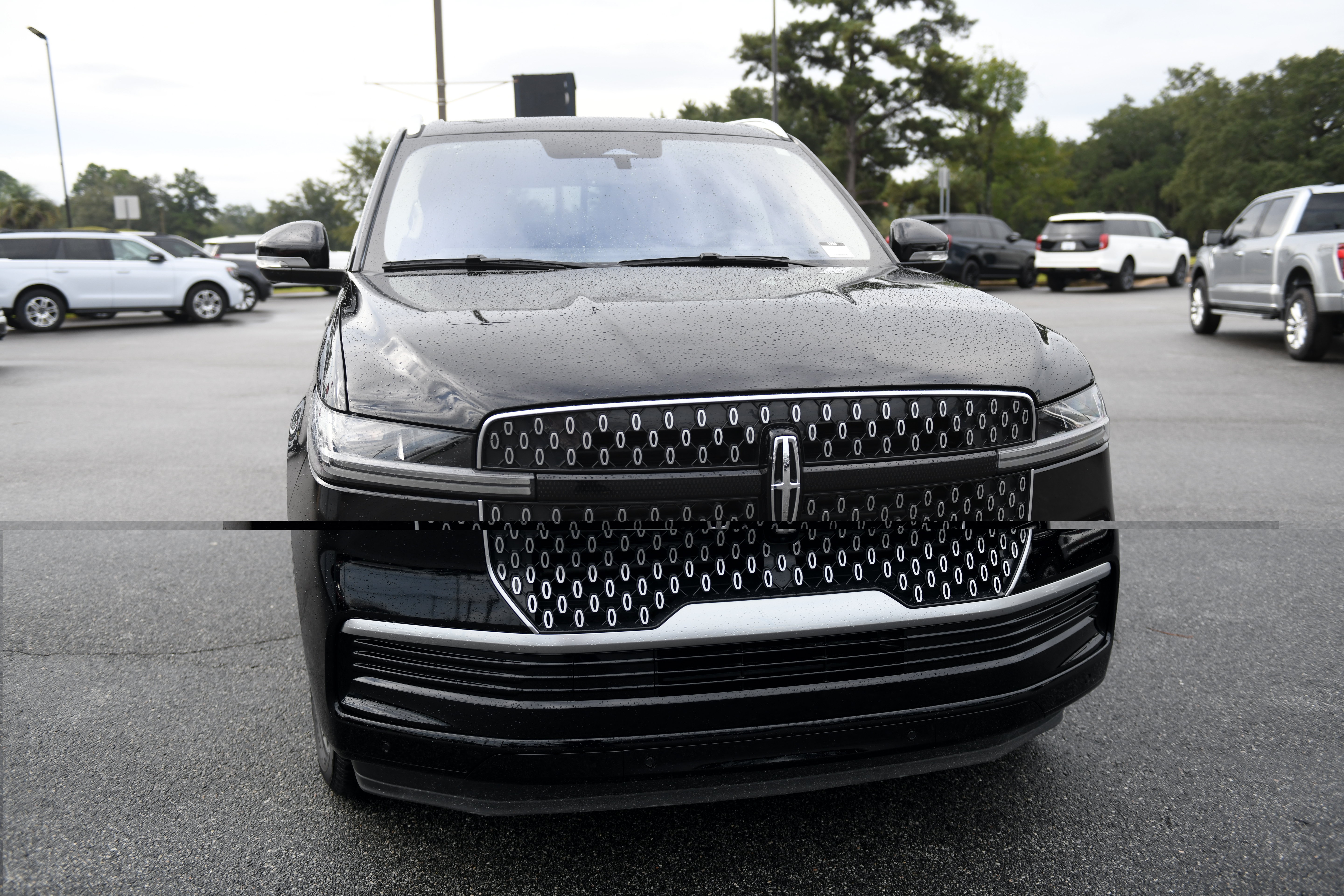 Used 2025 Lincoln Navigator Reserve AWD/4WD image 5