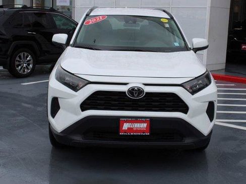 Certified 2021 Toyota RAV4 LE AWD/4WD image 2
