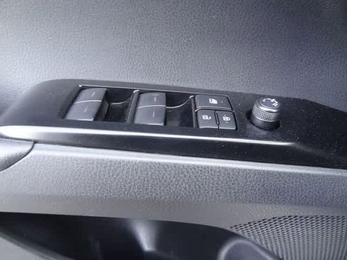 Used 2025 Toyota Camry SE FWD image 14