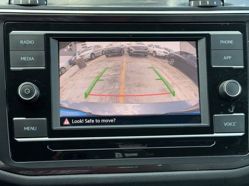 Used 2022 Volkswagen Tiguan S image 24