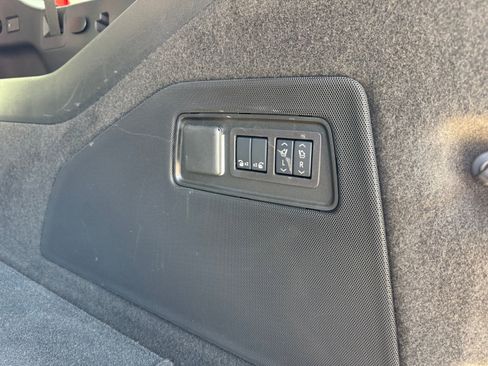 Used 2025 Cadillac Escalade ESV V AWD/4WD image 27