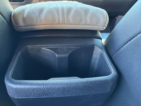 Used 2019 Toyota Tacoma TRD Sport image 9