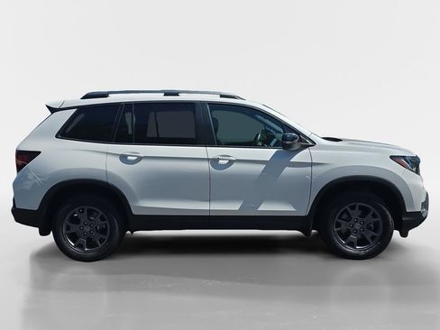 Certified 2024 Honda Passport TrailSport image 3