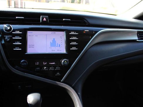 Used 2018 Toyota Camry SE image 8