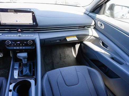 New 2025 Hyundai Elantra SEL FWD image 18