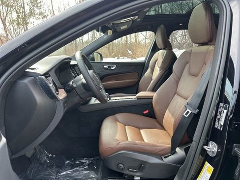 Certified 2023 Volvo XC60 B5 Plus w/ Climate Package image 18