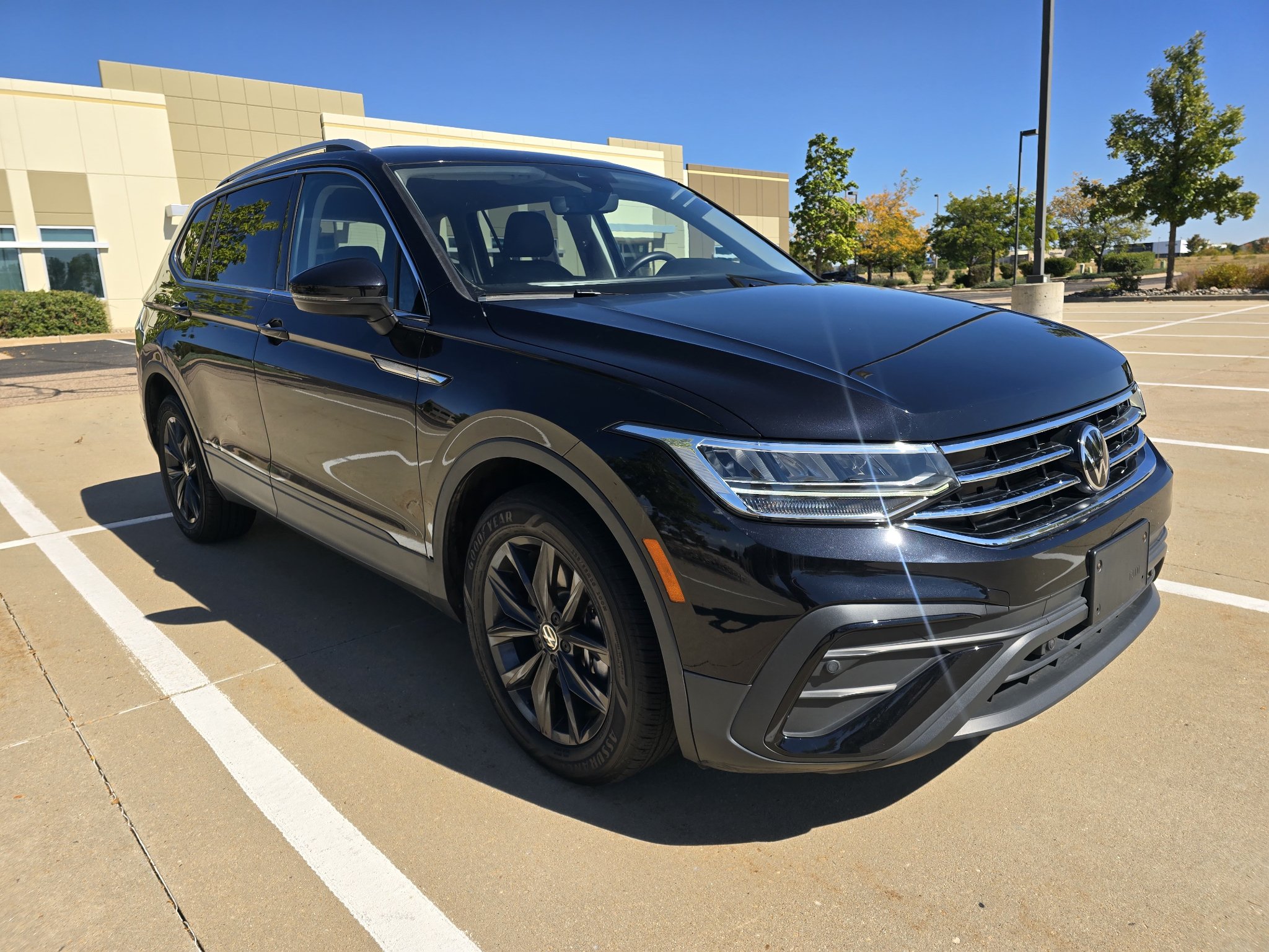 Used 2024 Volkswagen Tiguan SE AWD/4WD image 8