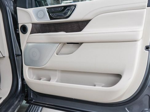 Used 2021 Lincoln Navigator Reserve w/ Luxury Package AWD/4WD image 9