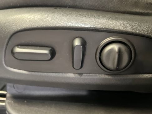 Used 2021 Chevrolet Equinox LT AWD/4WD image 32