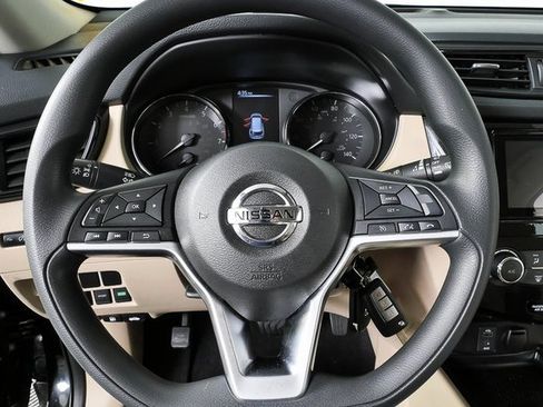 Used 2017 Nissan Rogue S image 9