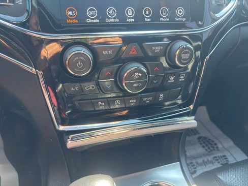 Used 2021 Jeep Grand Cherokee Trailhawk w/ Trailhawk Luxury Group AWD/4WD image 16