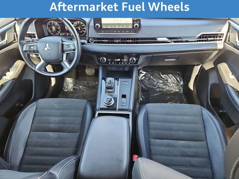 Used 2023 Mitsubishi Outlander SE image 17