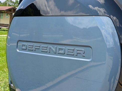 Used 2024 Land Rover Defender 110 X-Dynamic SE AWD/4WD image 28